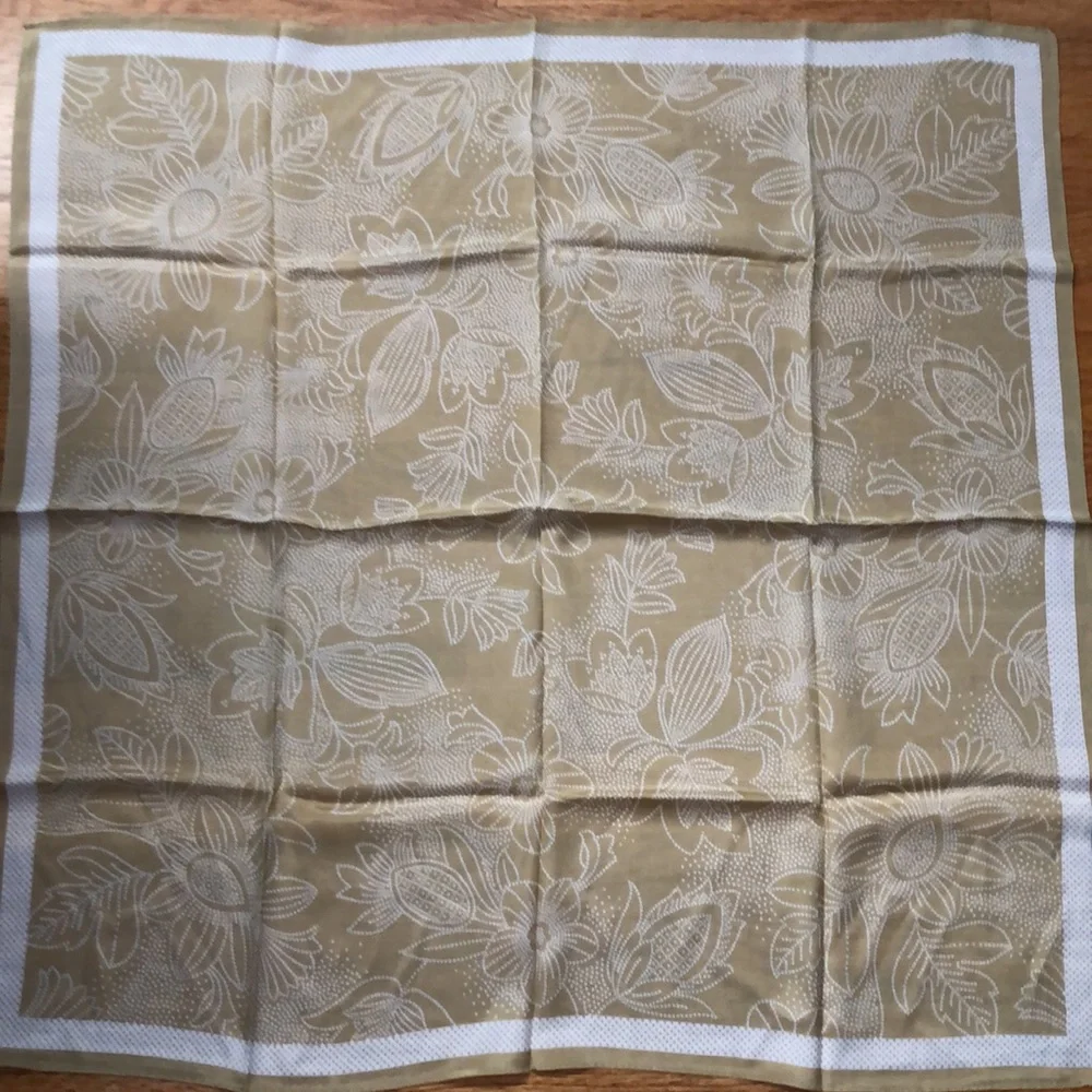 VTG Evan Picone Dotted Floral Pattern Golden Look Silk Square Scarf